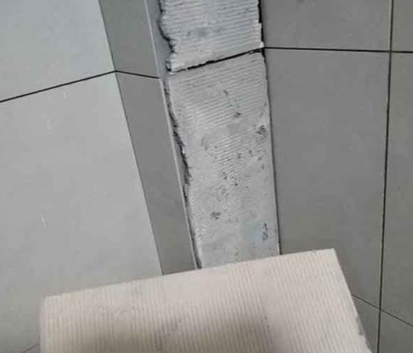克拉玛依瓷砖空鼓维修公司分享下厨房瓷砖脱落的补救措施。